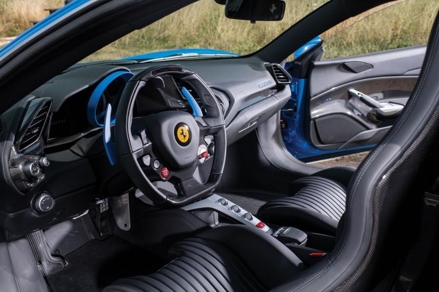 Интерьер Ferrari 488 GTB The Tour de France (232128) 2017 года  (фото 19 из 33)